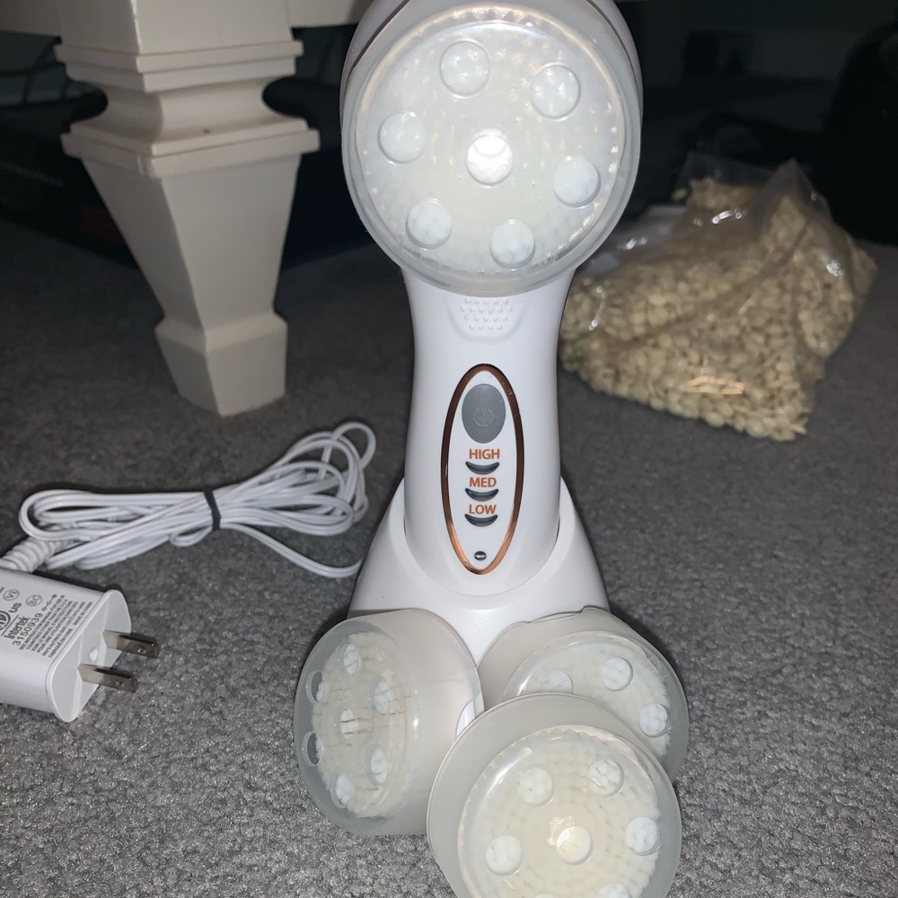 CONAIR FACE WASHING BRUSH